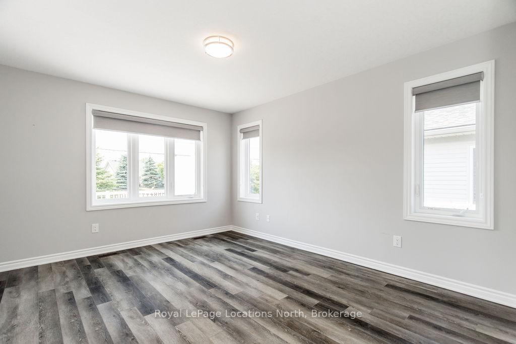 Photo 10 of 26 Ivy Crescent, Wasaga Beach — HOMEH