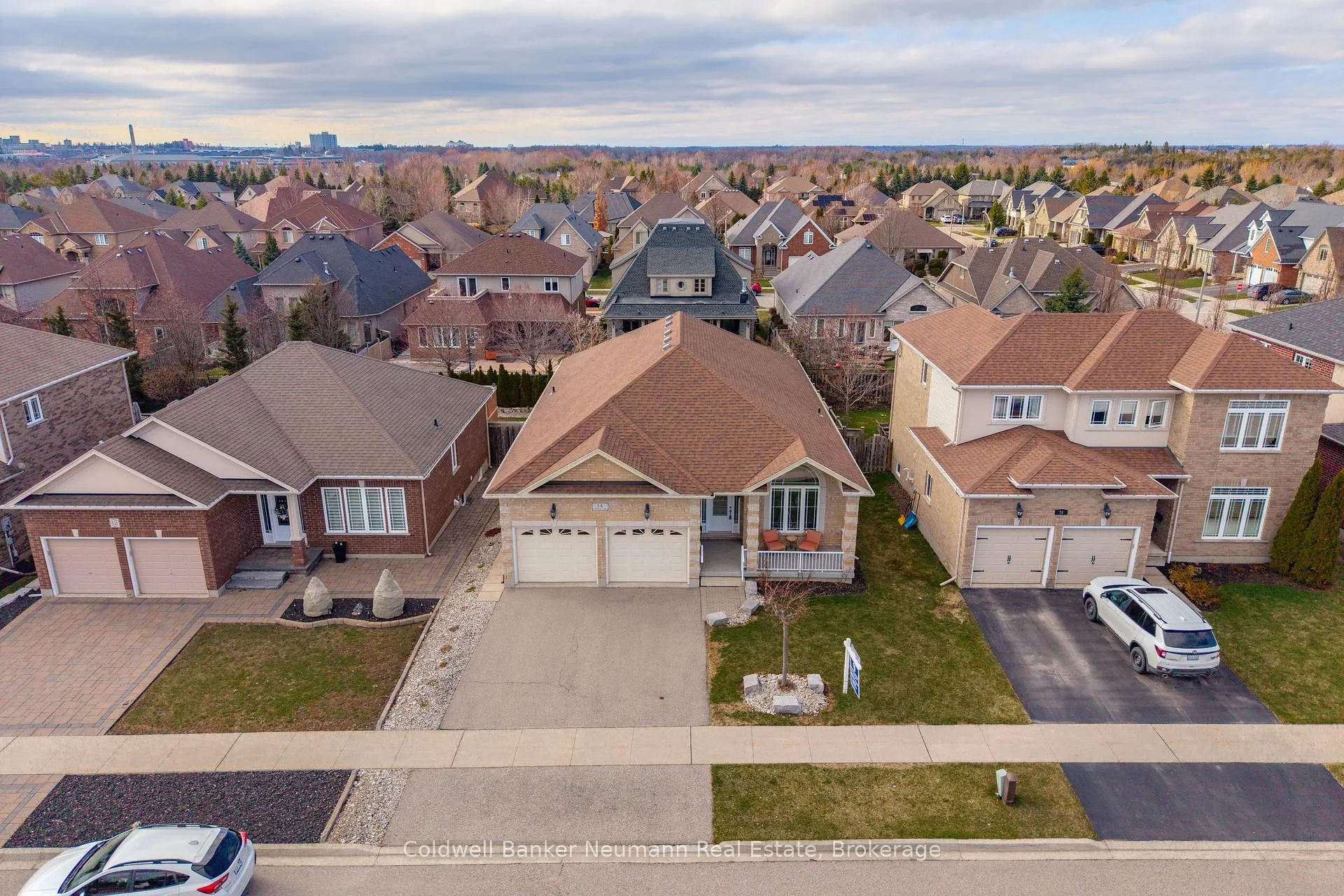 Photo 2 of 14 Sweeney Drive, Guelph, Kortright East — HOMEH