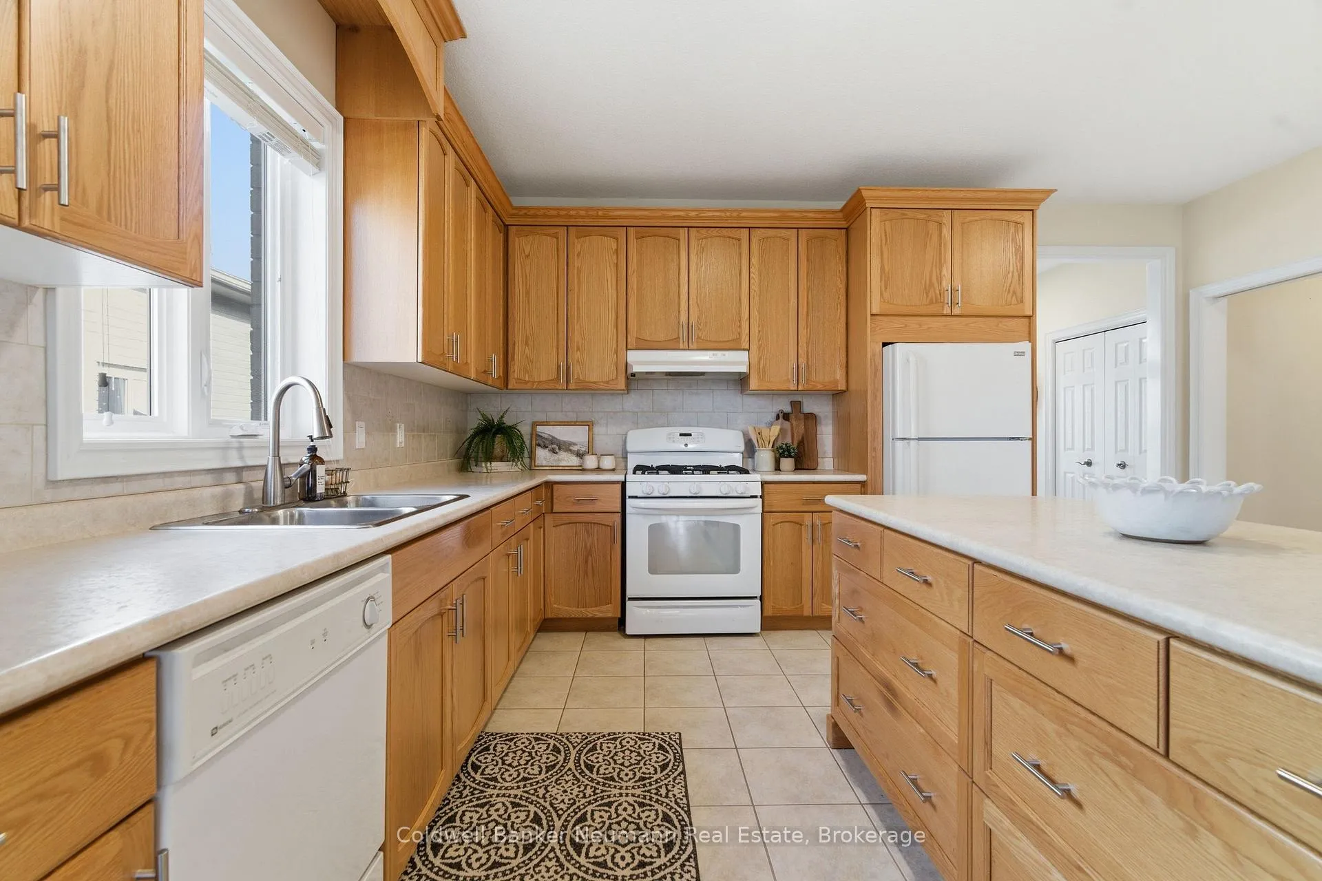 Photo 7 of 14 Sweeney Drive, Guelph, Kortright East — HOMEH