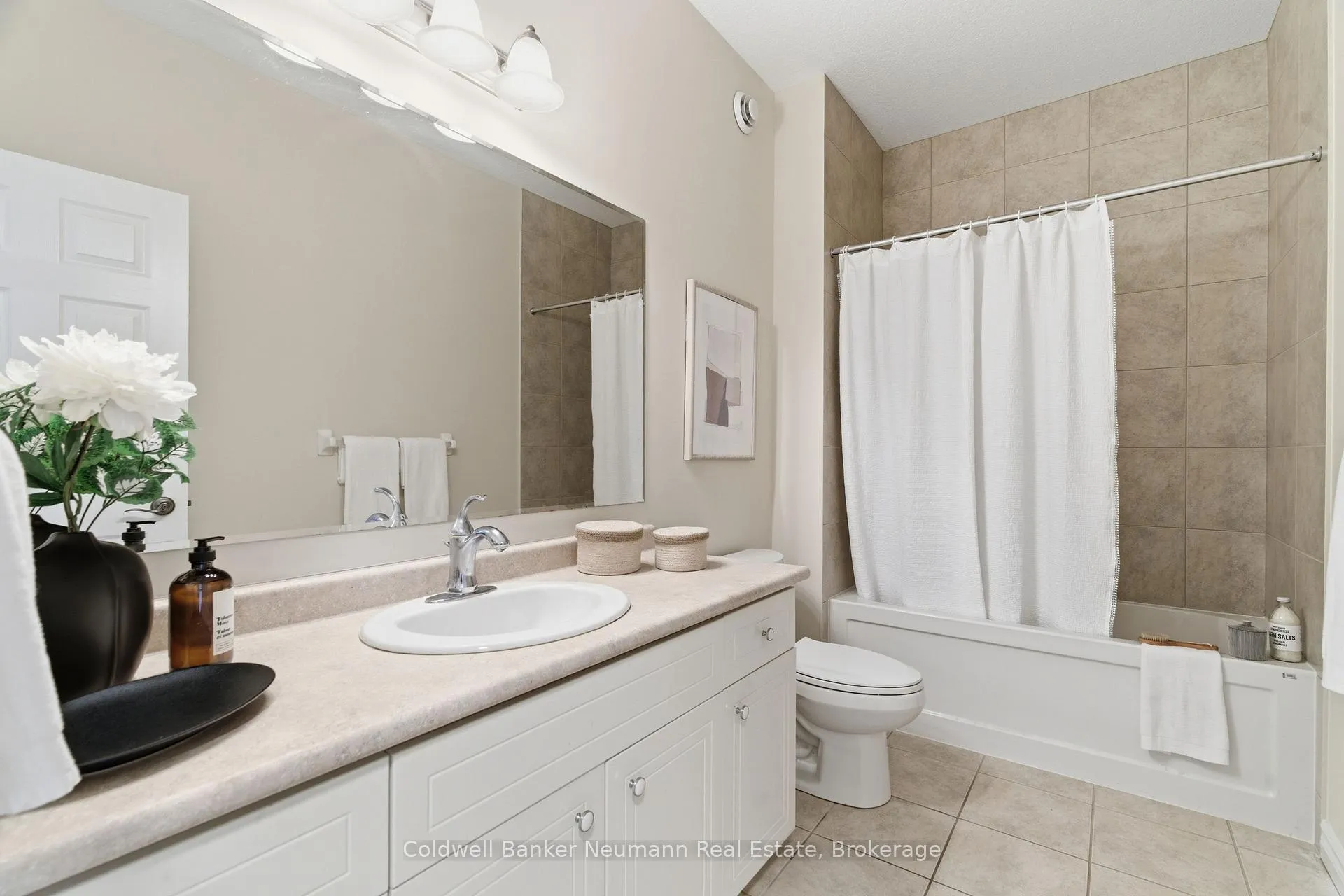 Photo 16 of 14 Sweeney Drive, Guelph, Kortright East — HOMEH