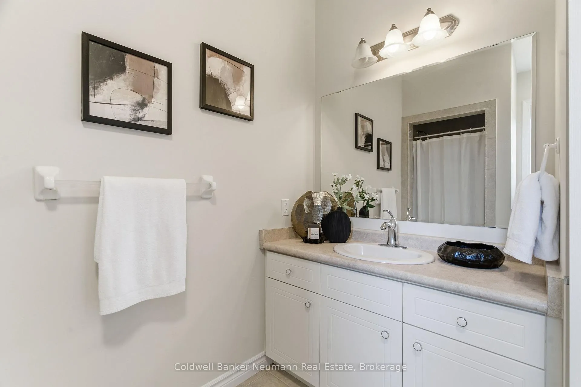 Photo 17 of 14 Sweeney Drive, Guelph, Kortright East — HOMEH