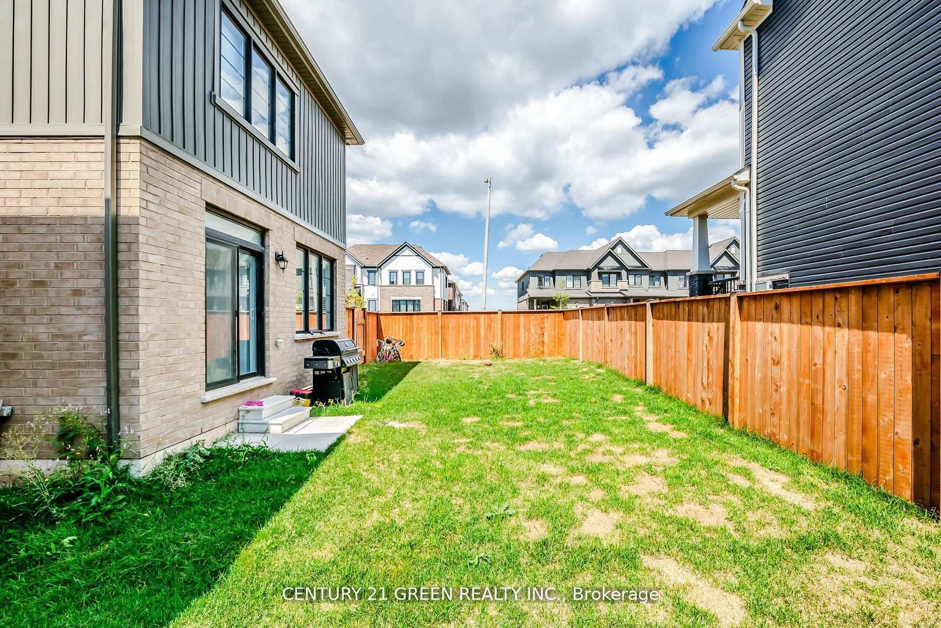 Photo 33 of 414 Eastbridge Avenue, Welland, Dain City — HOMEH