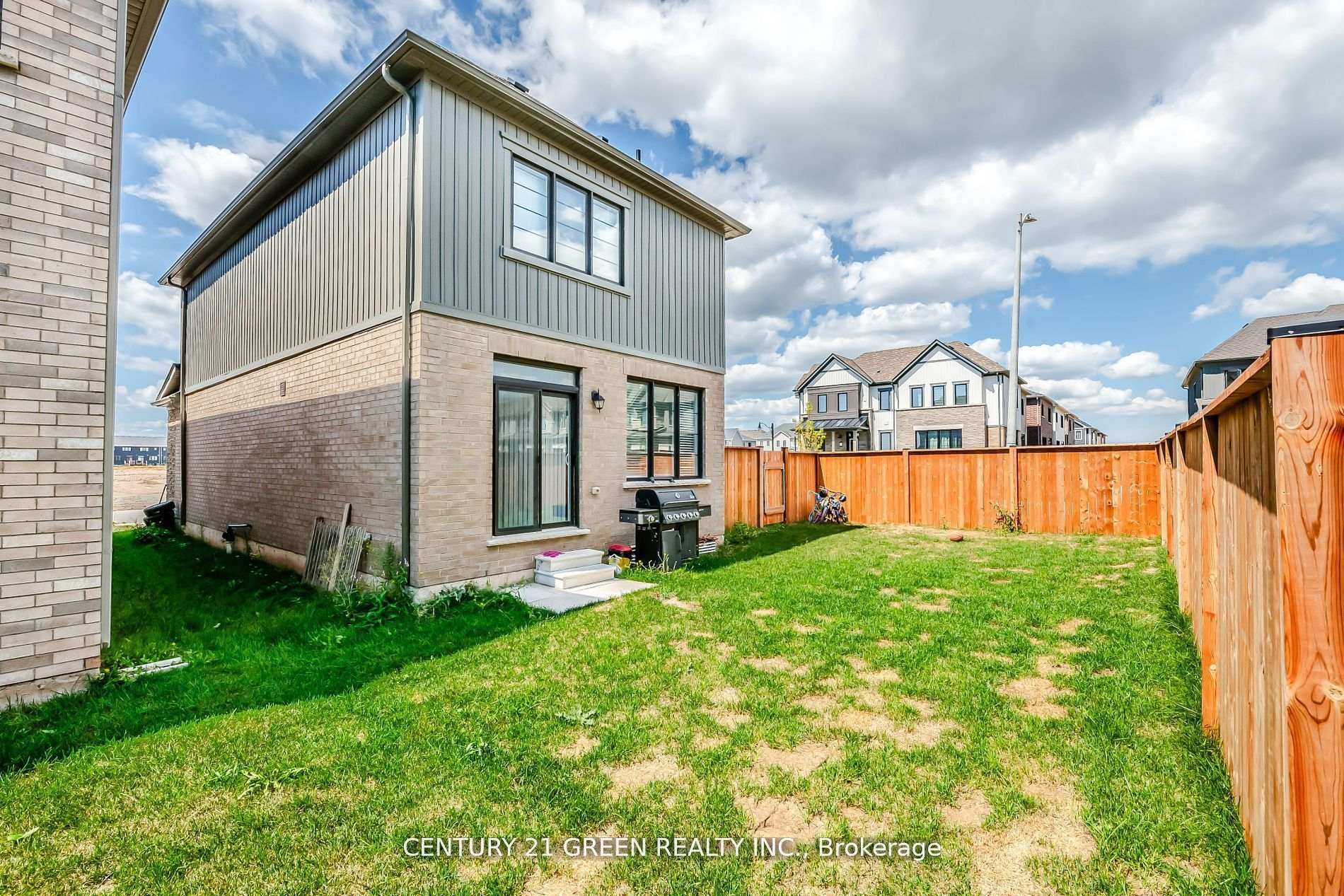 Photo 34 of 414 Eastbridge Avenue, Welland, Dain City — HOMEH