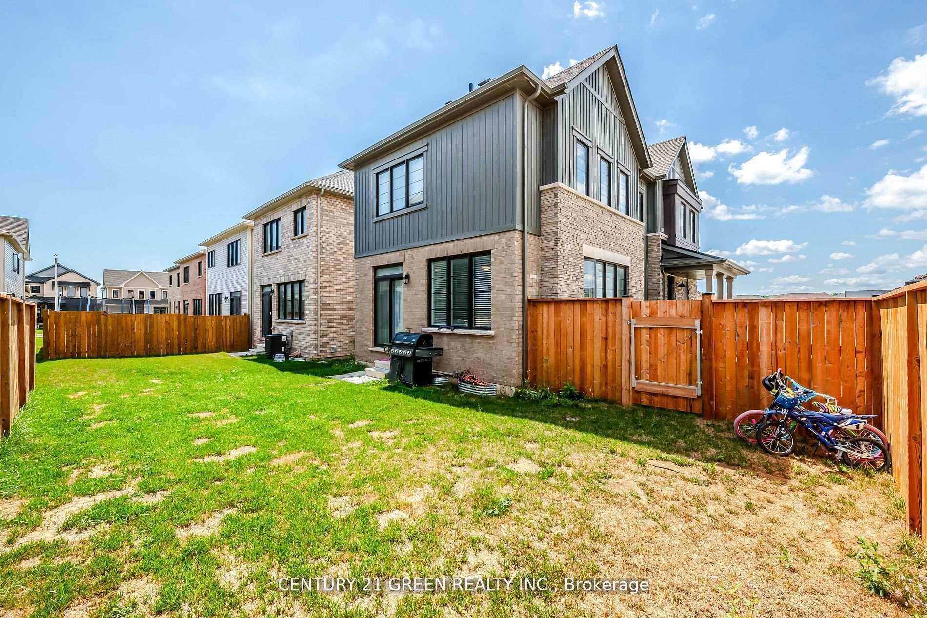 Photo 35 of 414 Eastbridge Avenue, Welland, Dain City — HOMEH