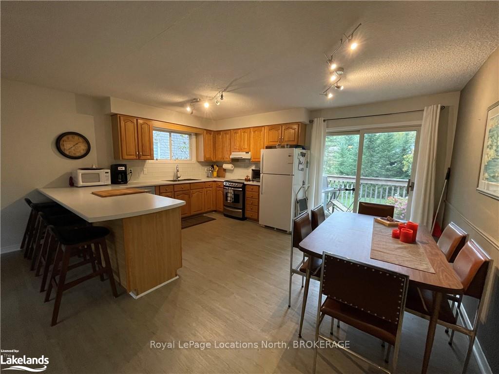Photo 12 of 24 55TH Street S, Wasaga Beach — HOMEH