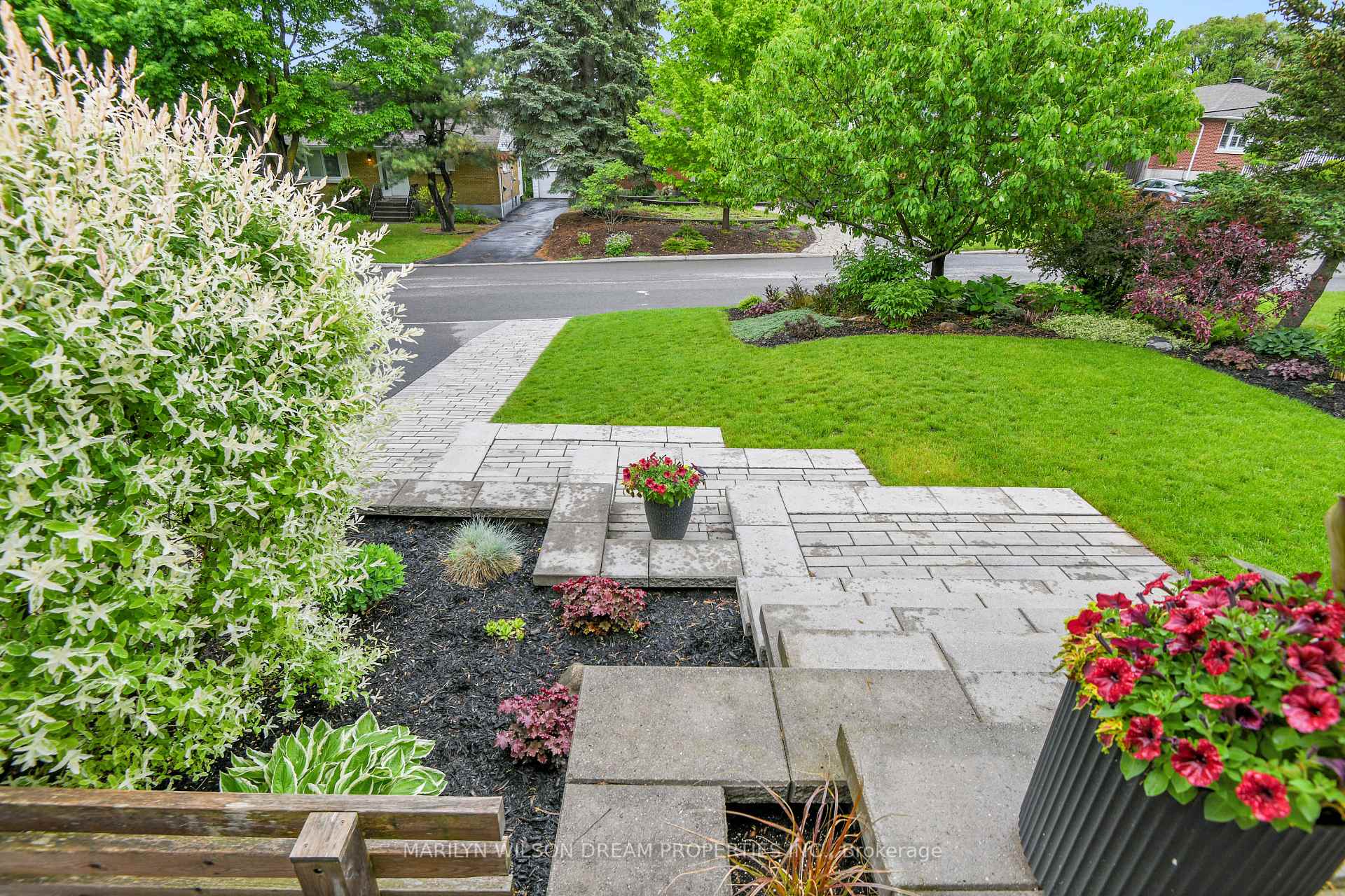 Photo 6 of 156 Dahlia Avenue, Ottawa, Applewood Acres — HOMEH