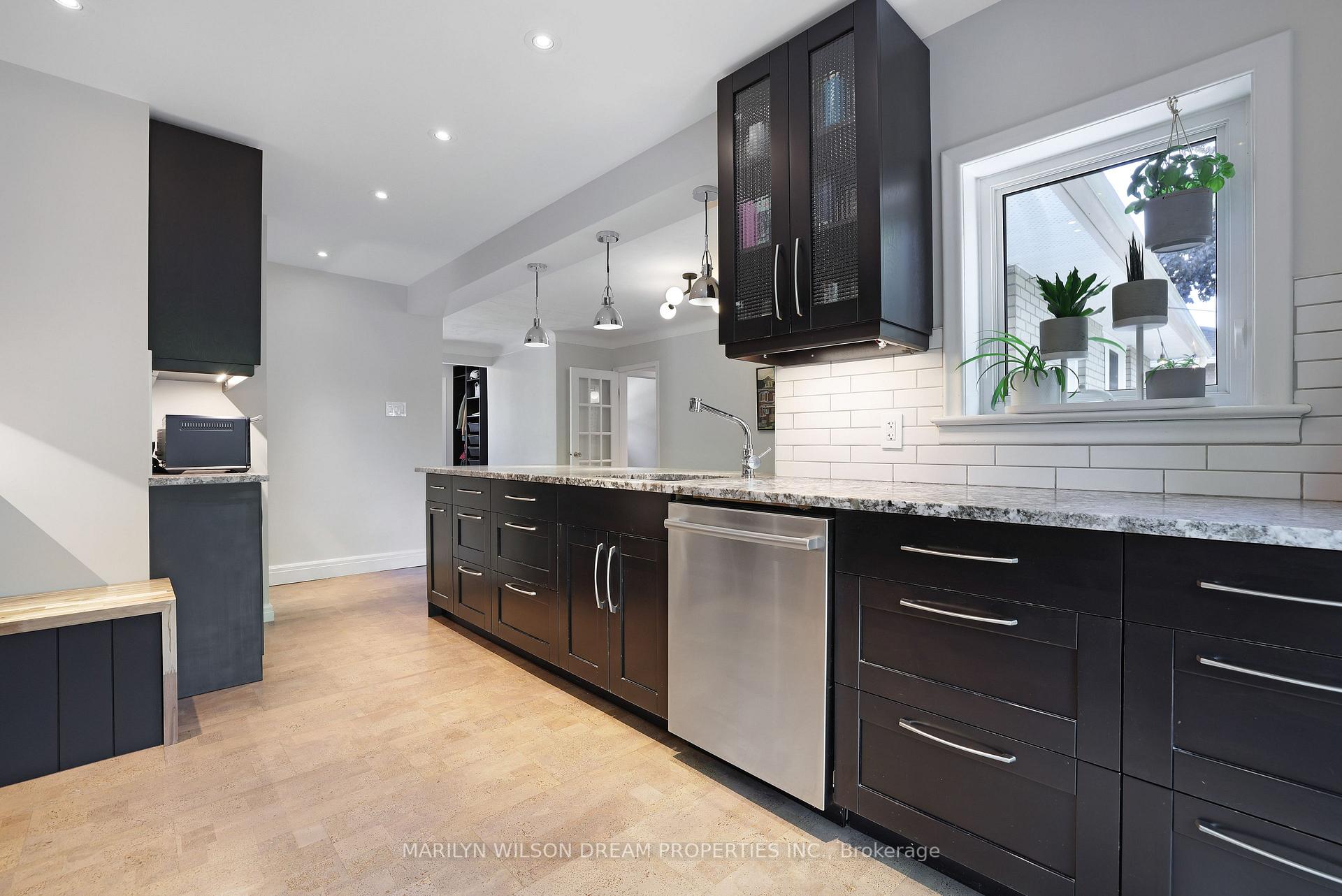 Photo 15 of 156 Dahlia Avenue, Ottawa, Applewood Acres — HOMEH