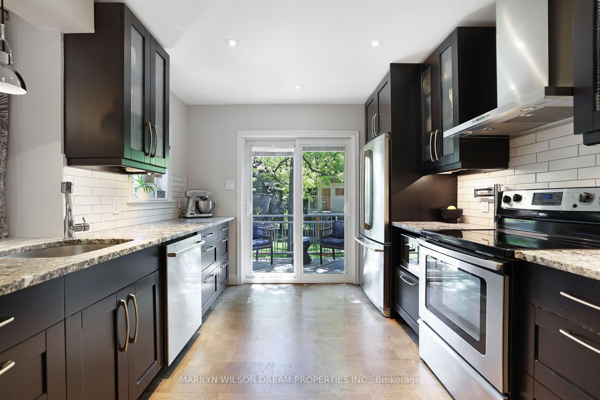 Photo 11 of 156 Dahlia Avenue, Ottawa, Applewood Acres — HOMEH