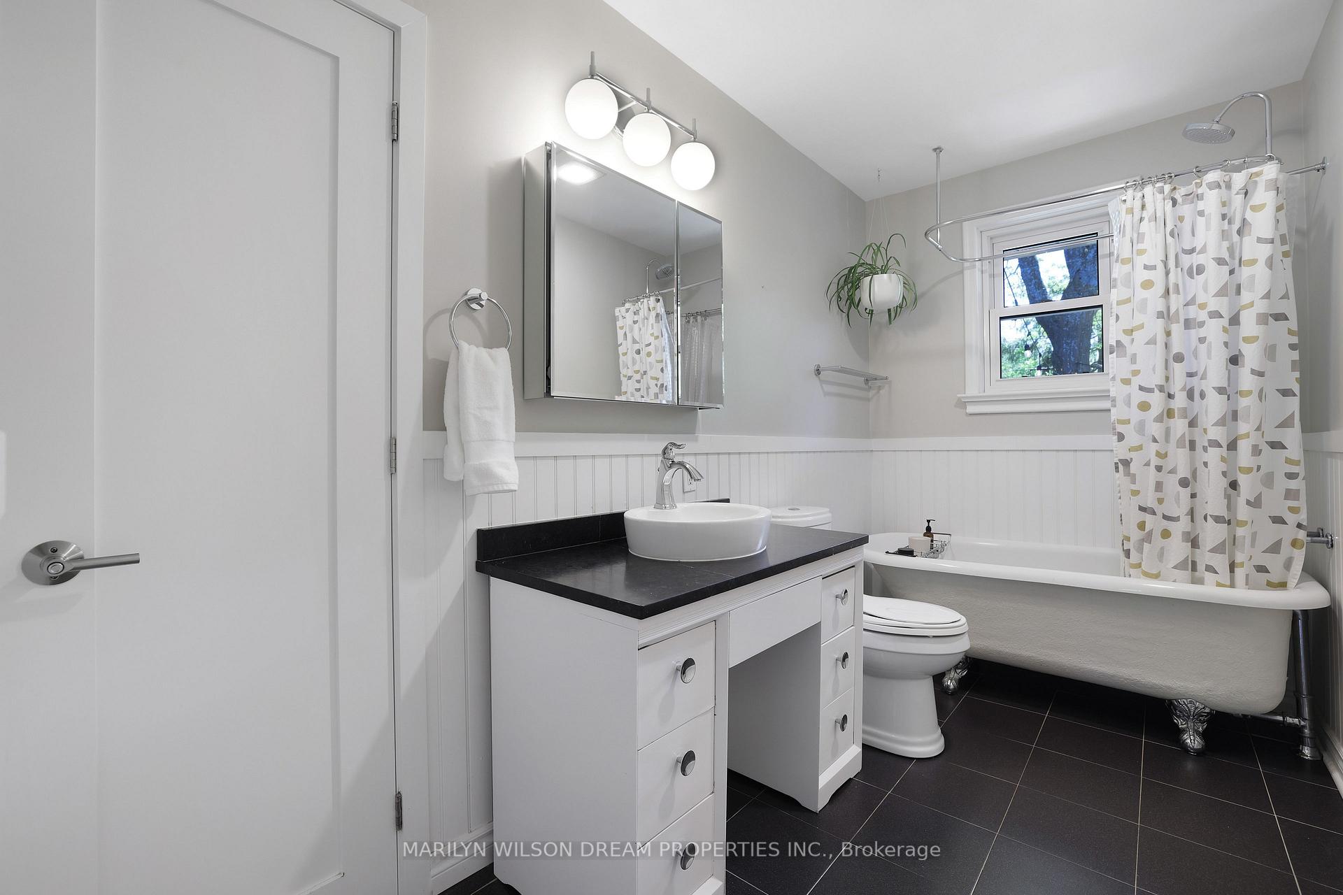 Photo 14 of 156 Dahlia Avenue, Ottawa, Applewood Acres — HOMEH
