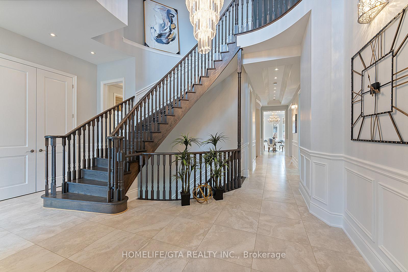 Photo 2 of 388 Woodgate Pines Drive, Vaughan, Kleinburg — HOMEH