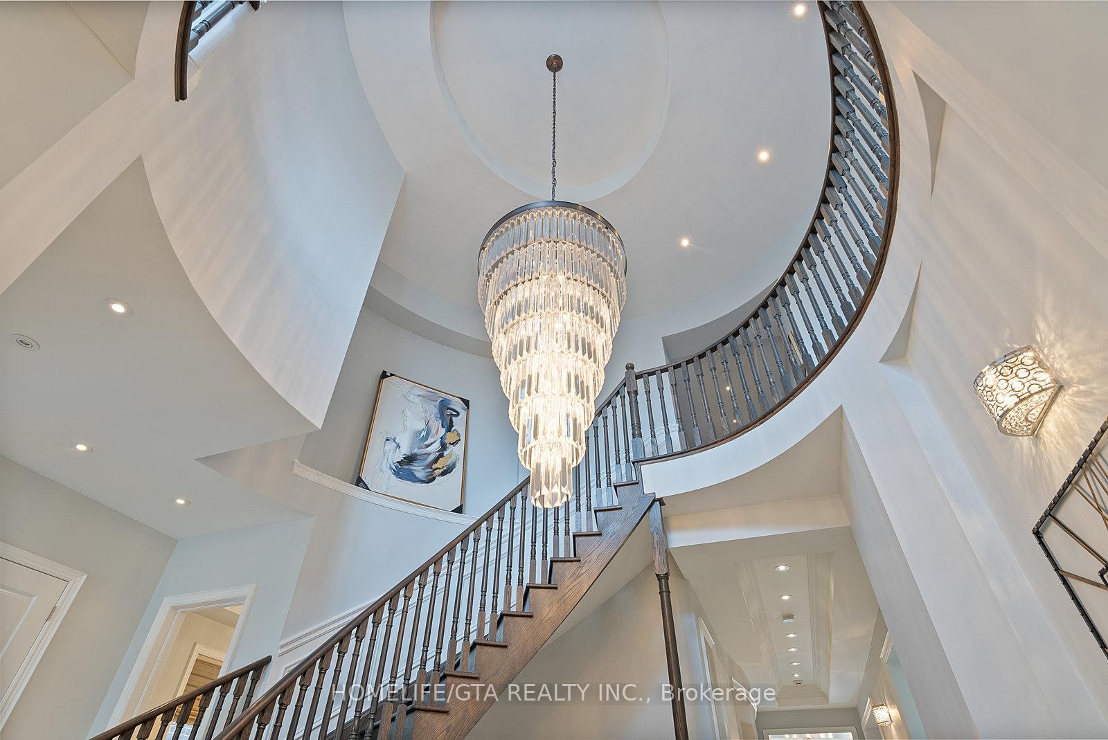Photo 4 of 388 Woodgate Pines Drive, Vaughan, Kleinburg — HOMEH