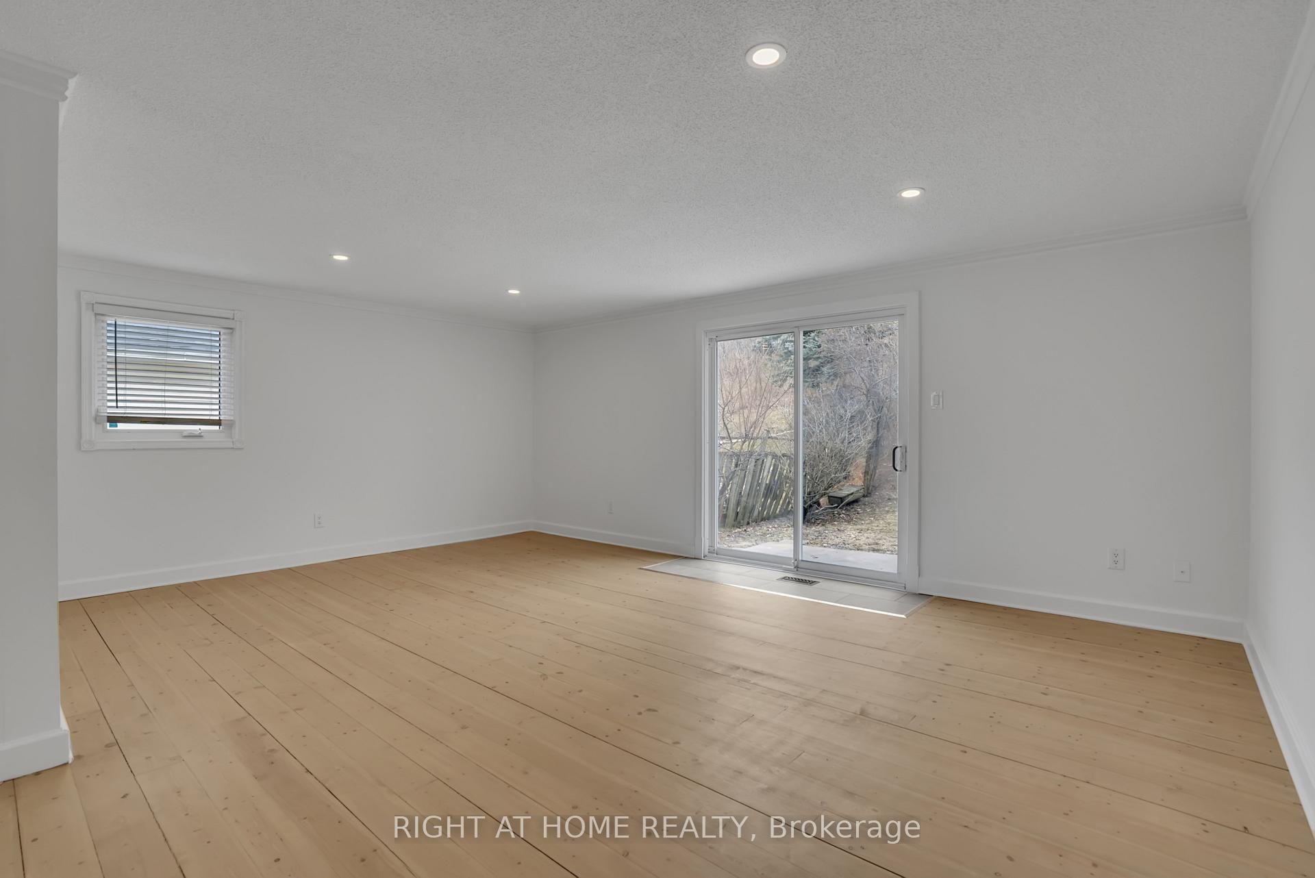 Photo 10 of 192 Edgehill (Upper) Drive, Barrie, 400 North — HOMEH