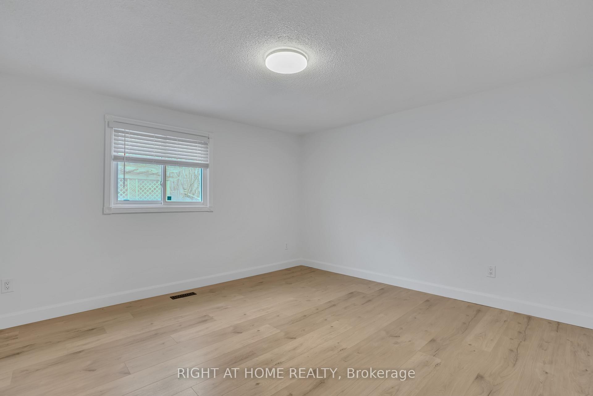 Photo 15 of 192 Edgehill (Upper) Drive, Barrie, 400 North — HOMEH