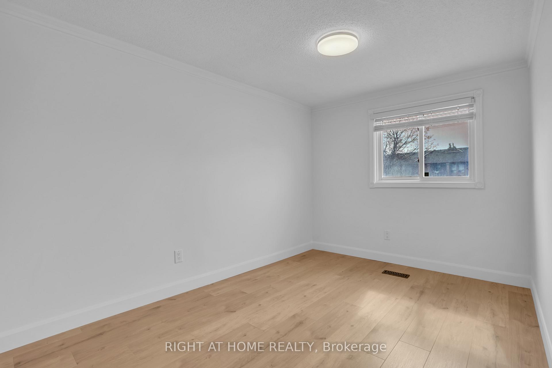 Photo 22 of 192 Edgehill (Upper) Drive, Barrie, 400 North — HOMEH
