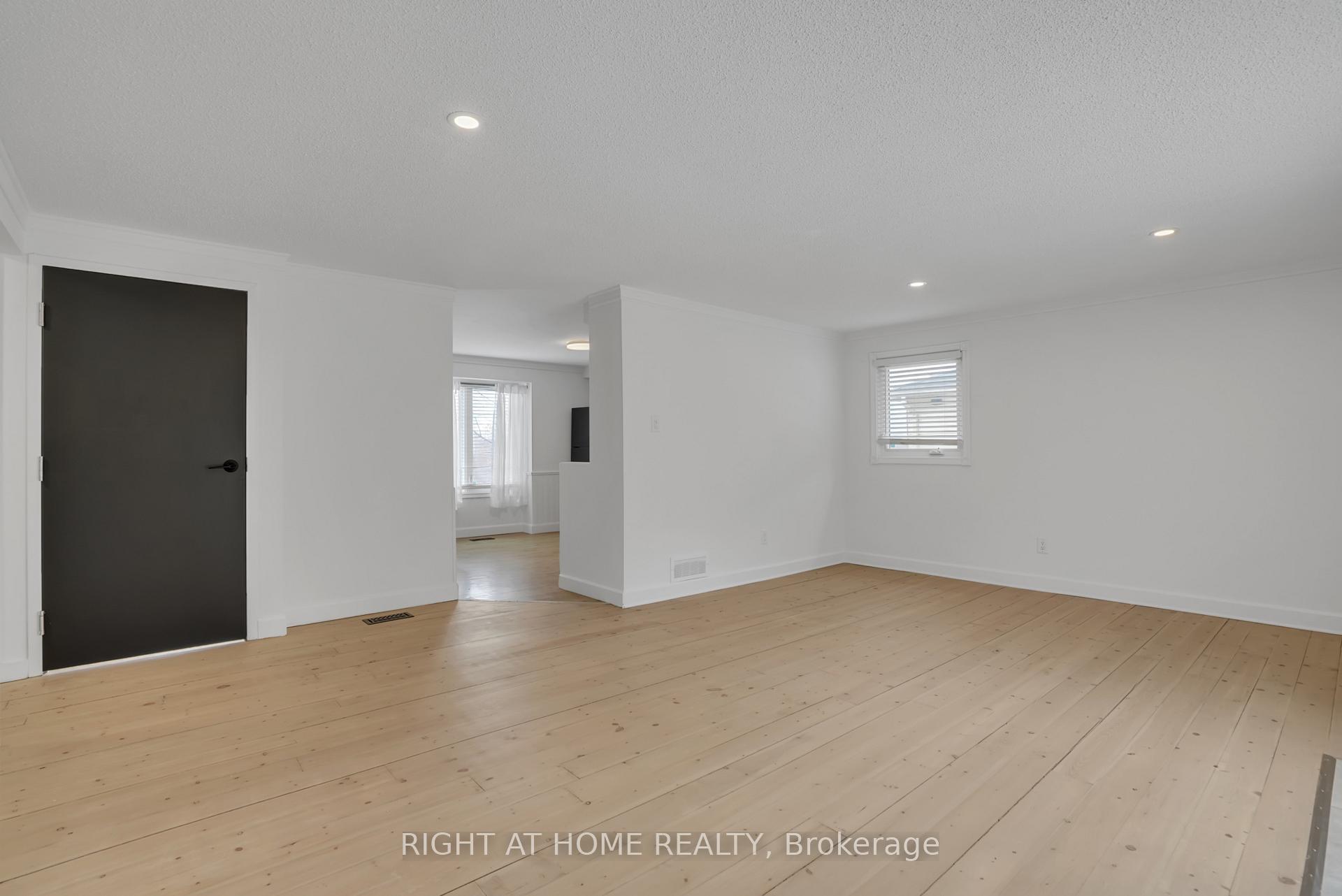 Photo 26 of 192 Edgehill (Upper) Drive, Barrie, 400 North — HOMEH