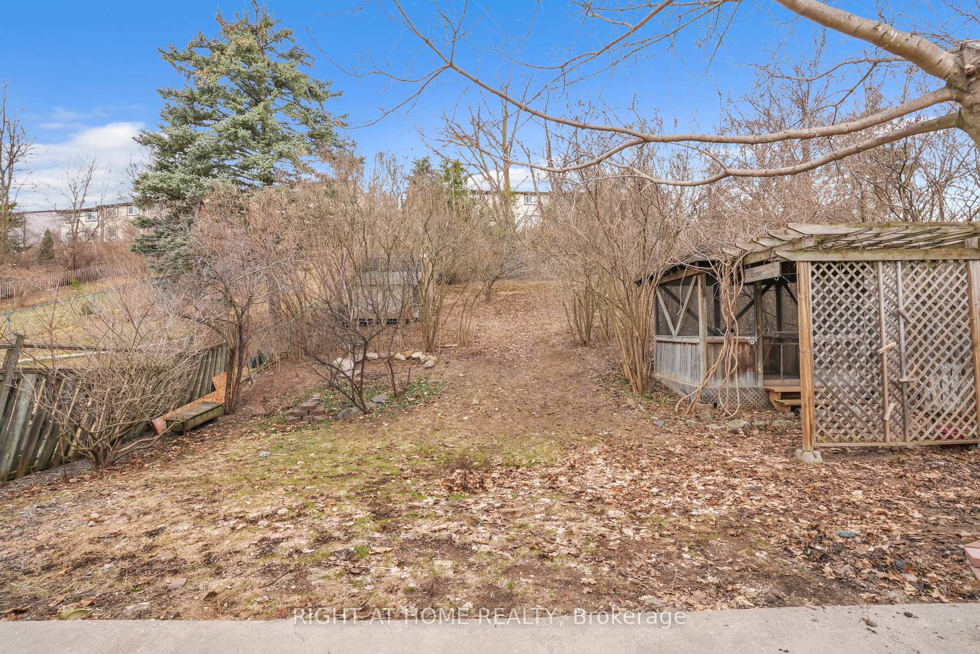 Photo 28 of 192 Edgehill (Upper) Drive, Barrie, 400 North — HOMEH