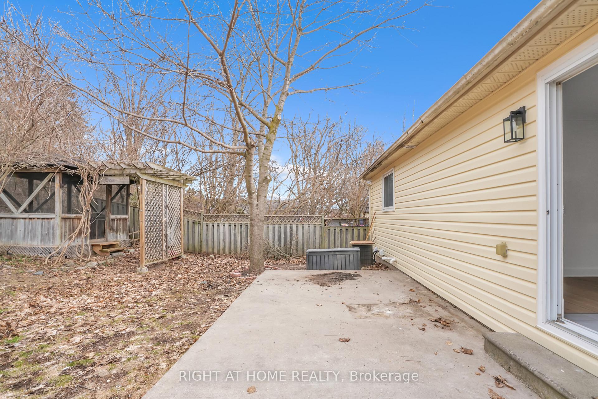 Photo 29 of 192 Edgehill (Upper) Drive, Barrie, 400 North — HOMEH