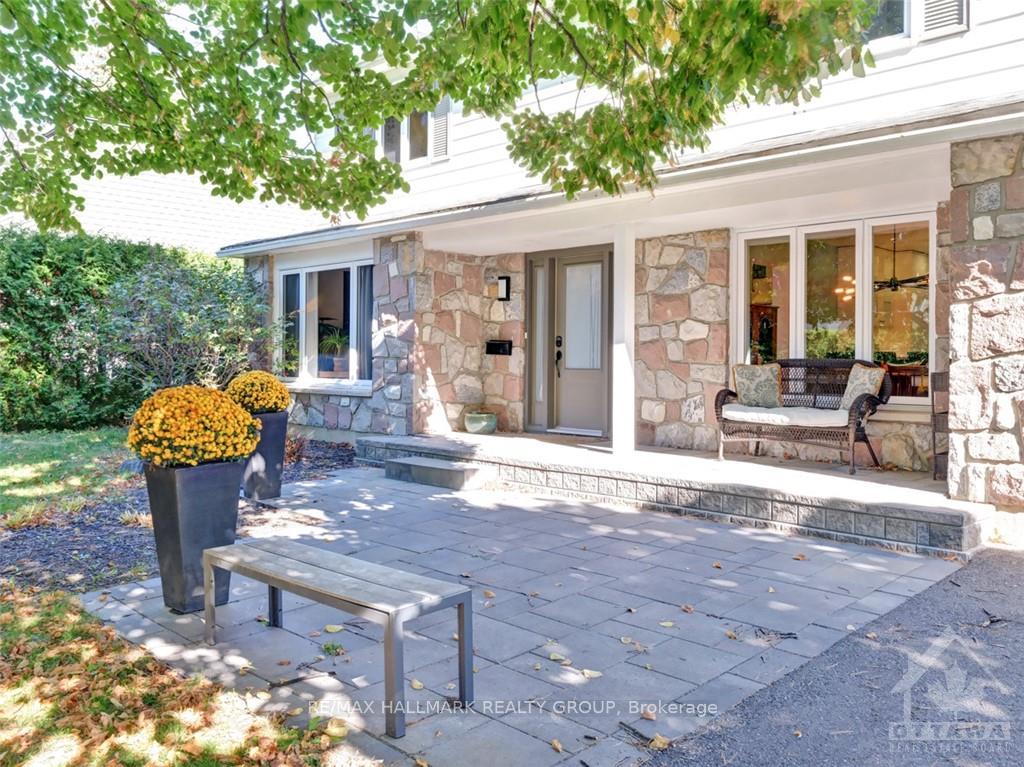 Photo 2 of 571 Duff Crescent, Ottawa, Beacon Hill North — HOMEH
