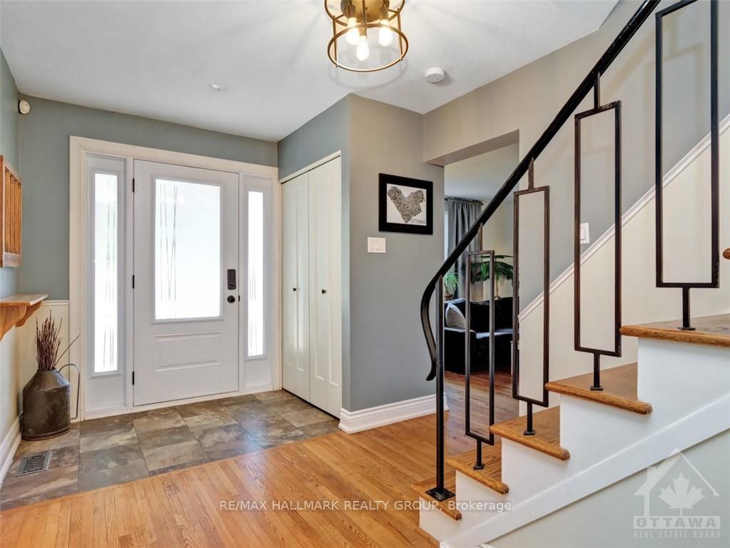 Photo 3 of 571 Duff Crescent, Ottawa, Beacon Hill North — HOMEH