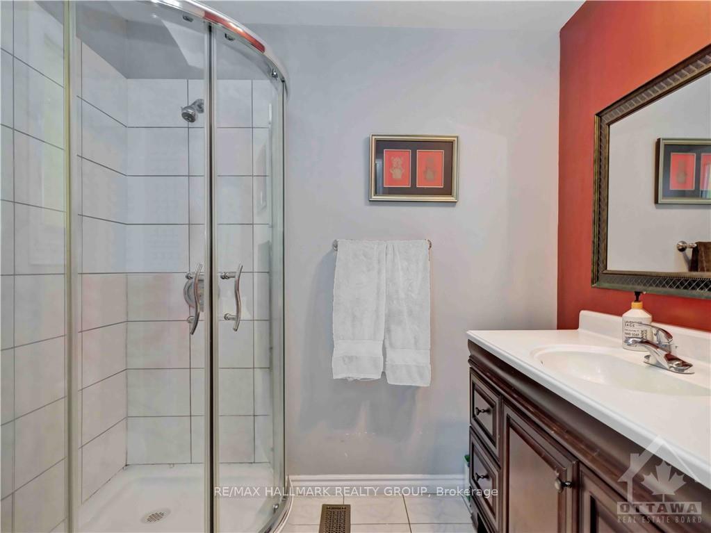 Photo 21 of 571 Duff Crescent, Ottawa, Beacon Hill North — HOMEH