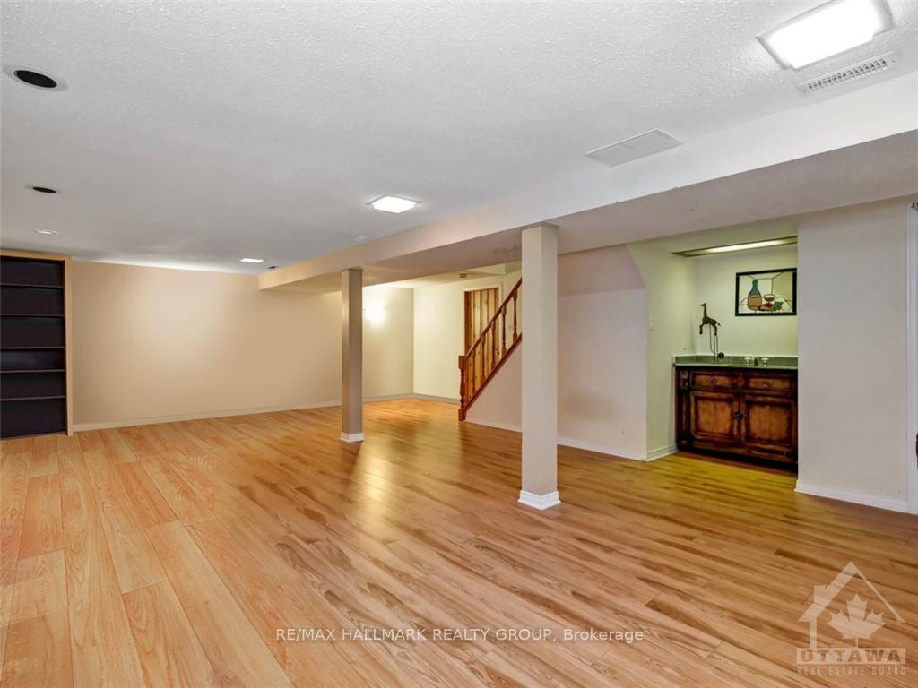 Photo 26 of 571 Duff Crescent, Ottawa, Beacon Hill North — HOMEH