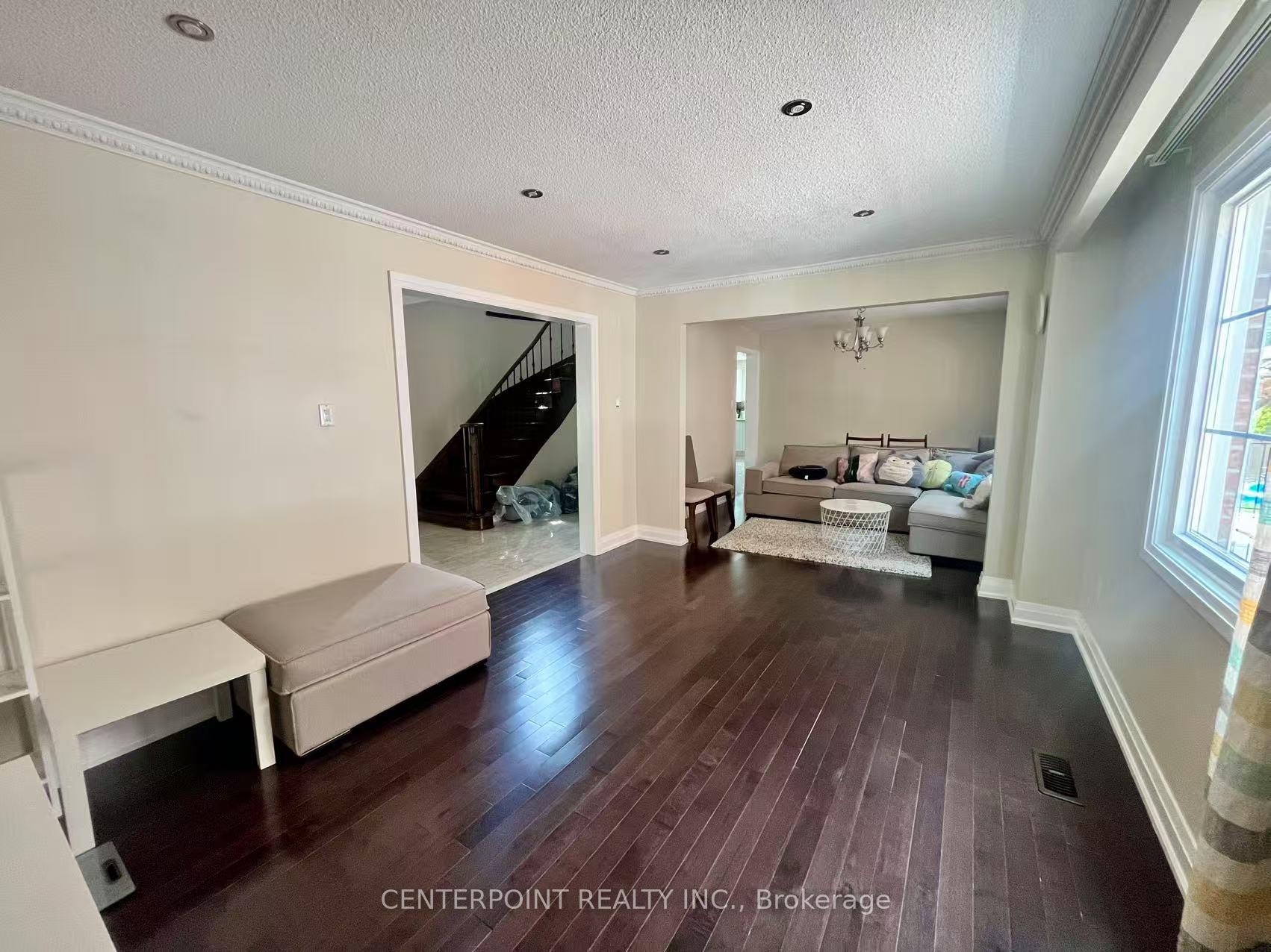 Photo 3 of 212 Tall Grass Trail, Vaughan, East Woodbridge — HOMEH