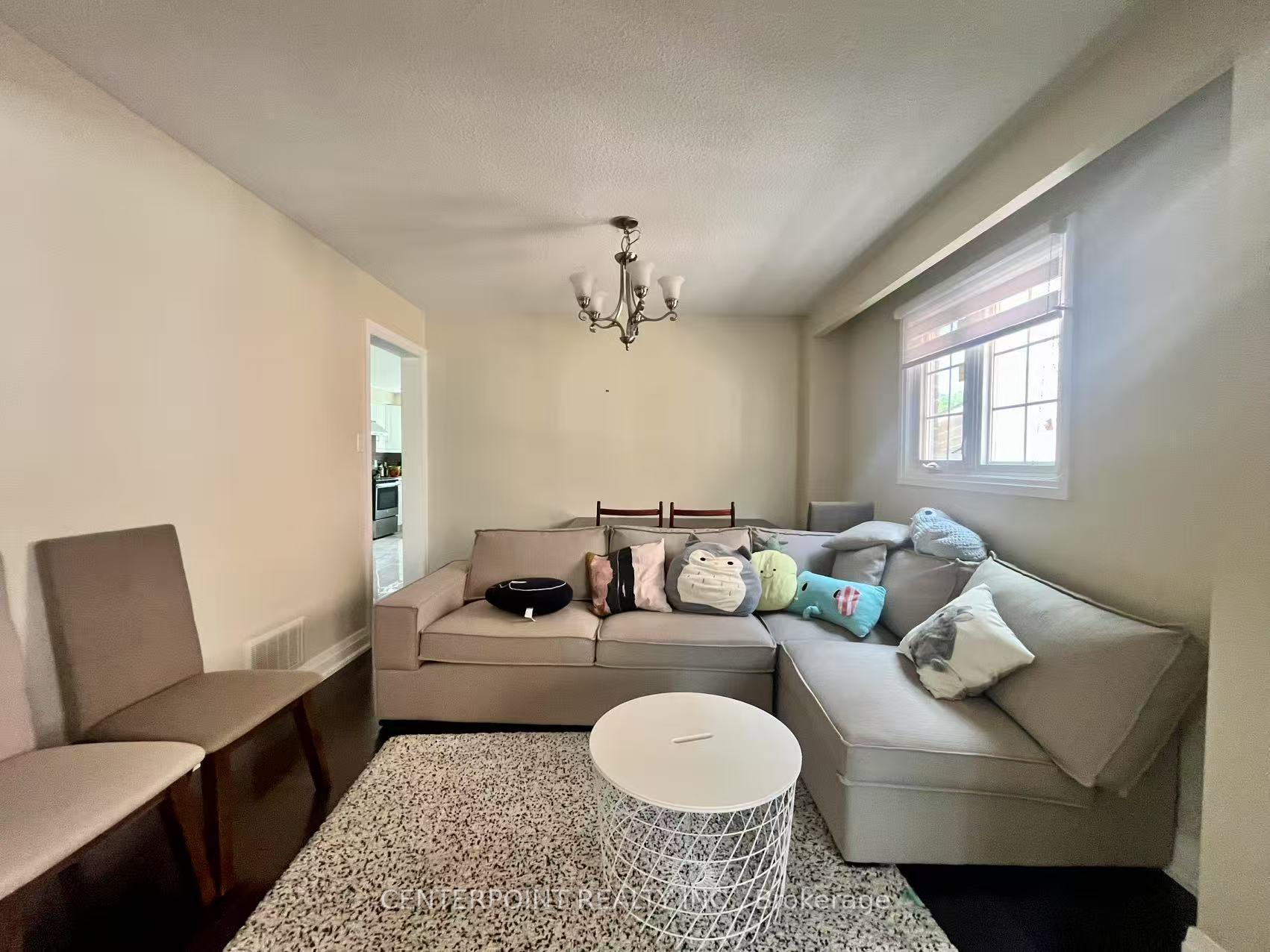 Photo 4 of 212 Tall Grass Trail, Vaughan, East Woodbridge — HOMEH
