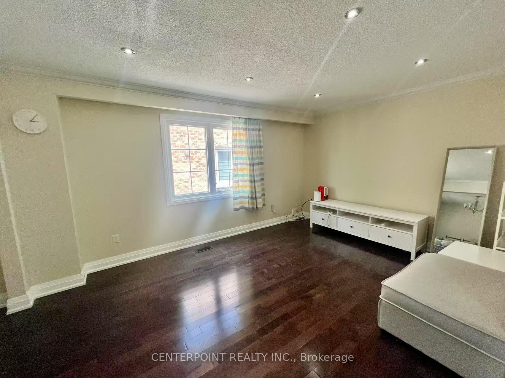Photo 5 of 212 Tall Grass Trail, Vaughan, East Woodbridge — HOMEH