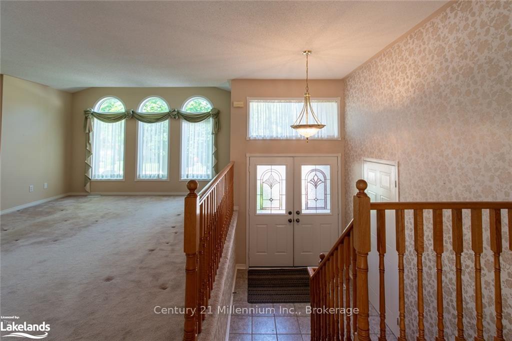 Photo 3 of 121 Fernbrook Drive, Wasaga Beach — HOMEH