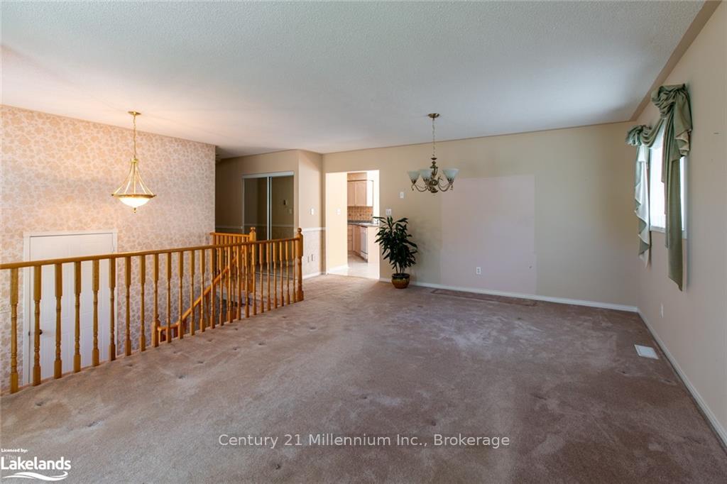 Photo 5 of 121 Fernbrook Drive, Wasaga Beach — HOMEH