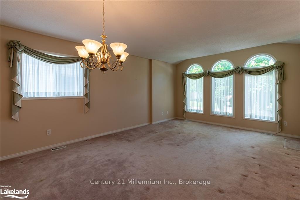 Photo 6 of 121 Fernbrook Drive, Wasaga Beach — HOMEH