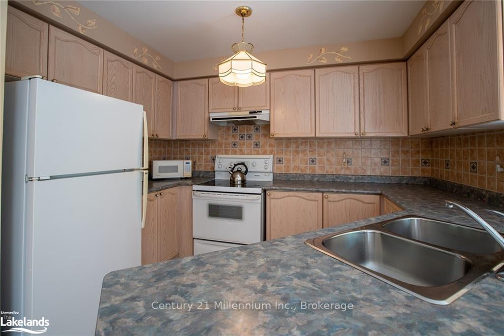 Photo 8 of 121 Fernbrook Drive, Wasaga Beach — HOMEH