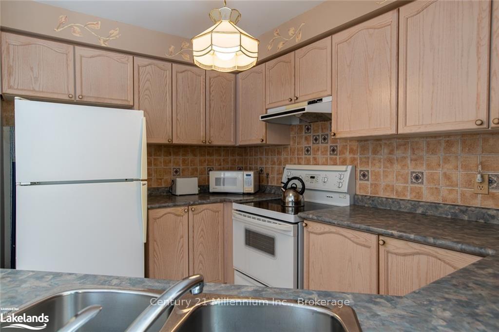 Photo 9 of 121 Fernbrook Drive, Wasaga Beach — HOMEH
