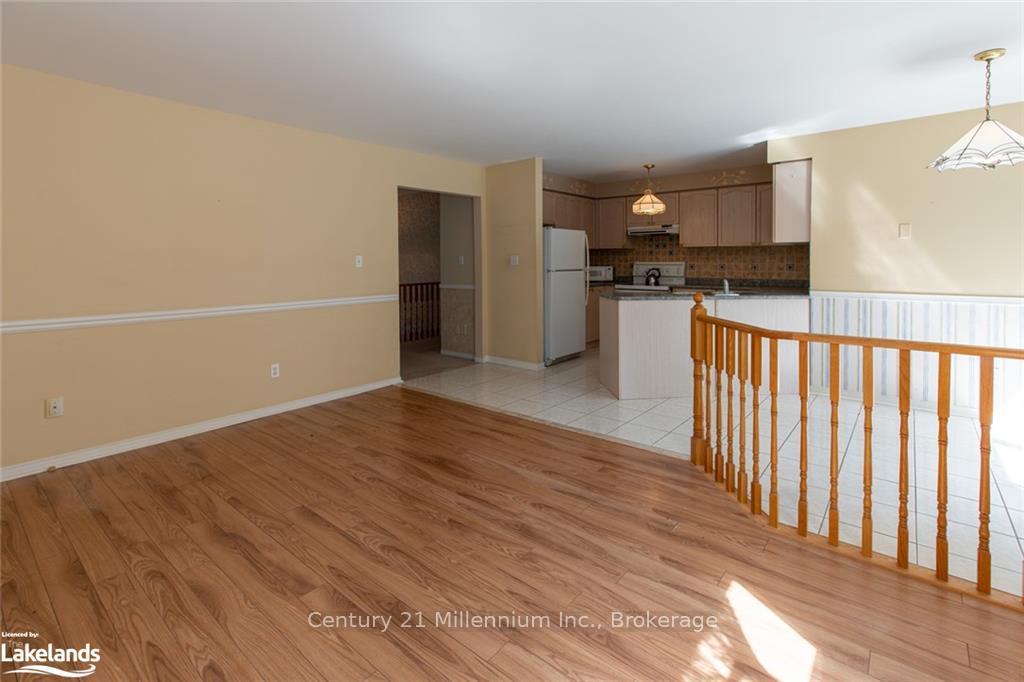 Photo 11 of 121 Fernbrook Drive, Wasaga Beach — HOMEH