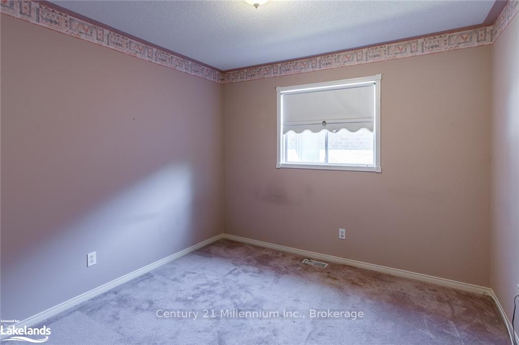Photo 13 of 121 Fernbrook Drive, Wasaga Beach — HOMEH