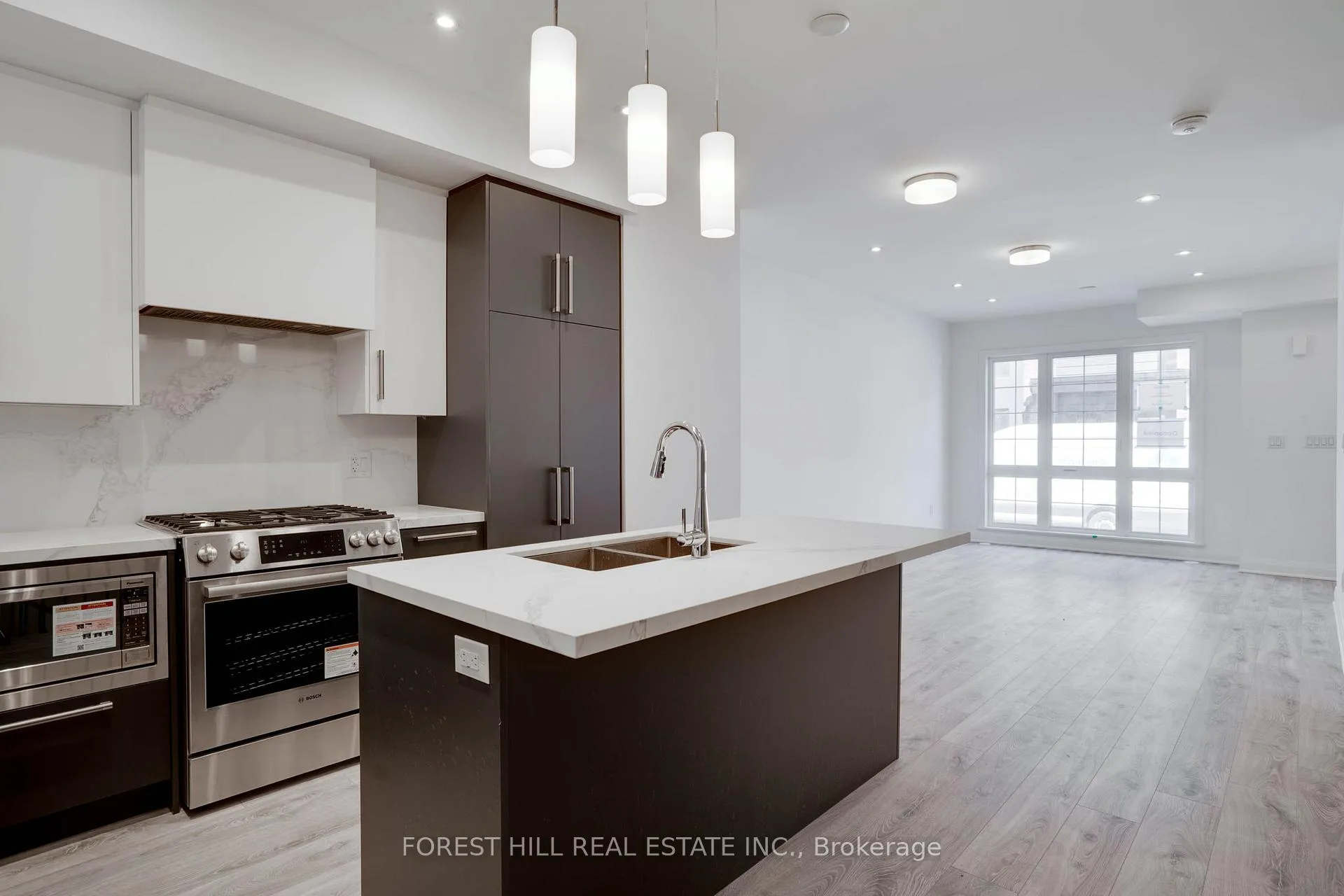 Photo 4 of 16 Chesley Street, Vaughan, Uplands — HOMEH