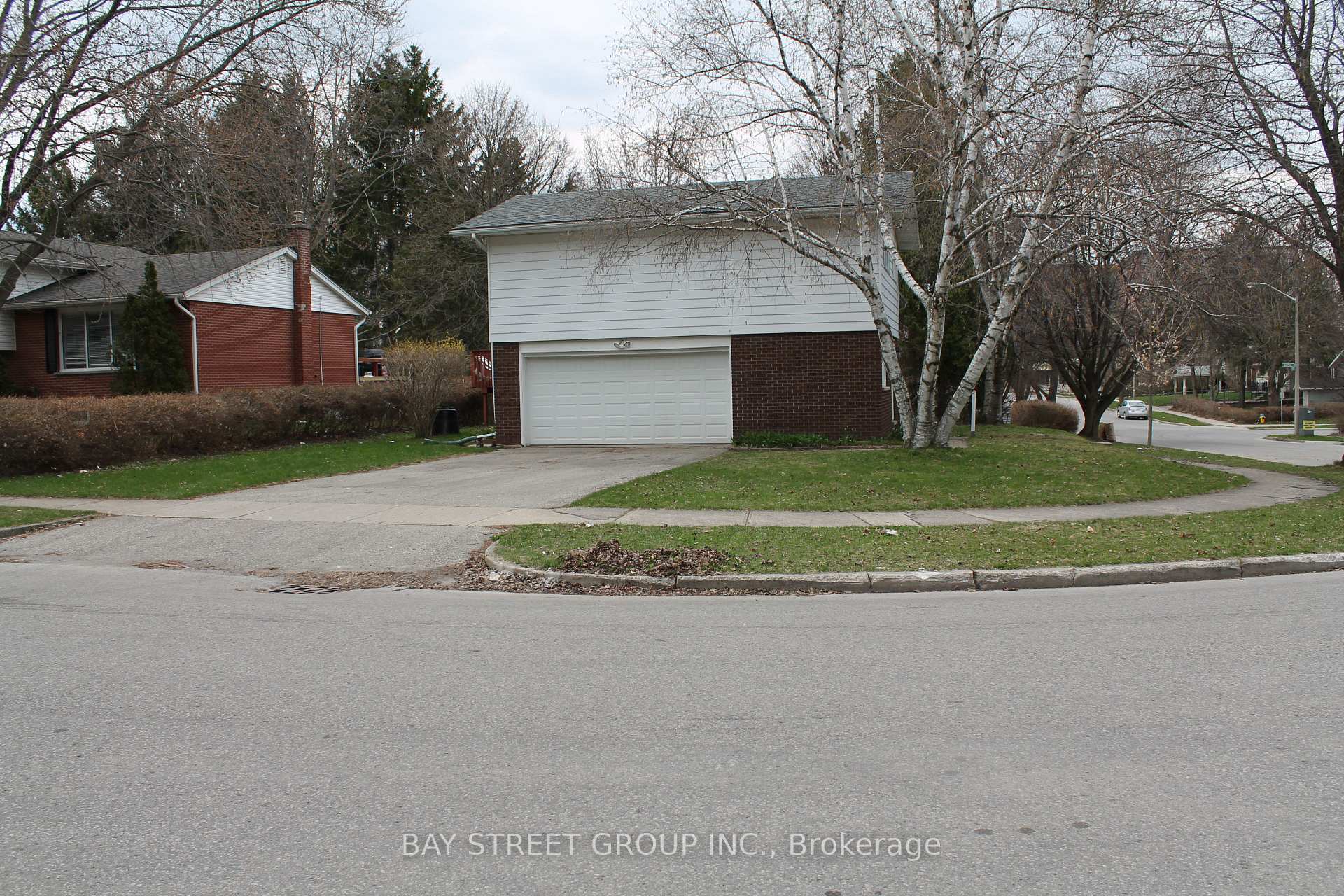 Photo 10 of 43 Cardill Crescent, Waterloo — HOMEH
