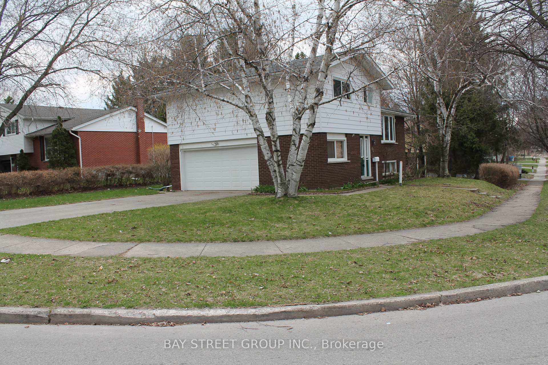 Photo 12 of 43 Cardill Crescent, Waterloo — HOMEH