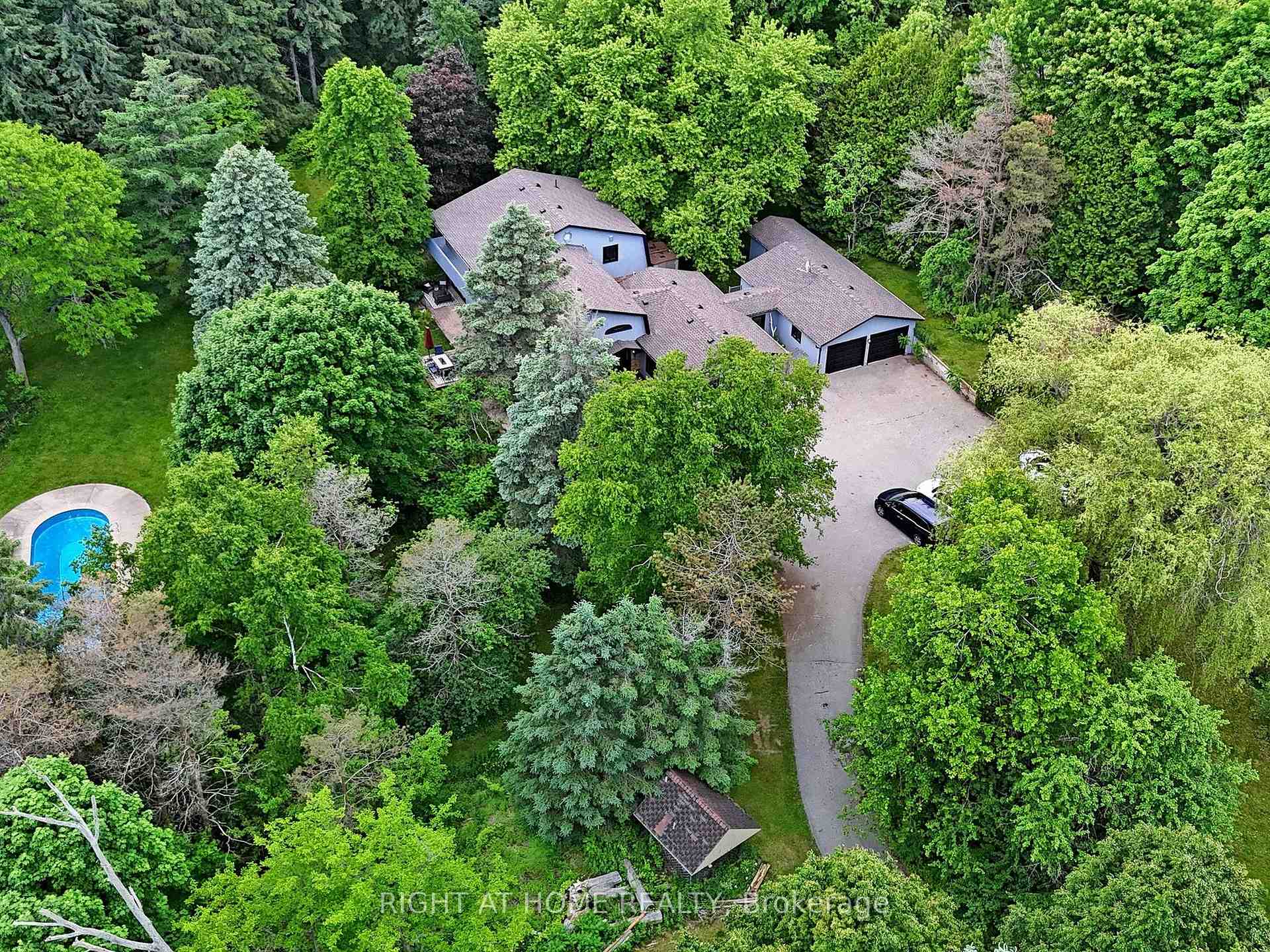 Front of 2580 Lake Ridge Road
