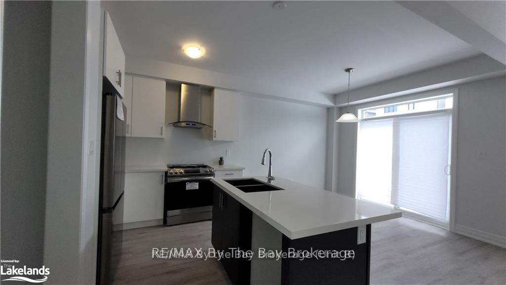 Photo 4 of 51 Federica Crescent, Wasaga Beach — HOMEH