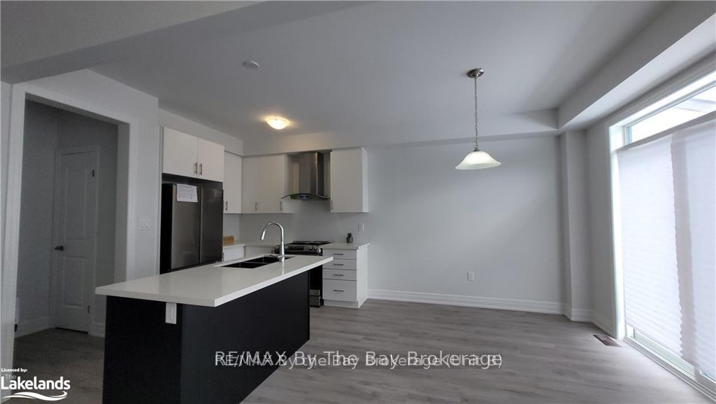 Photo 6 of 51 Federica Crescent, Wasaga Beach — HOMEH