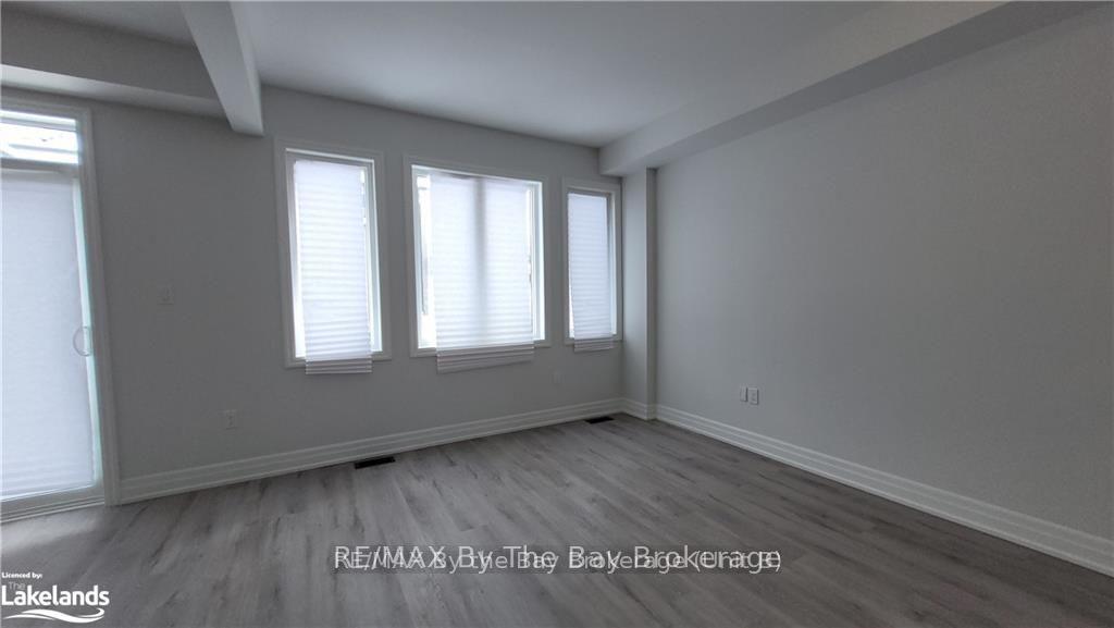Photo 8 of 51 Federica Crescent, Wasaga Beach — HOMEH
