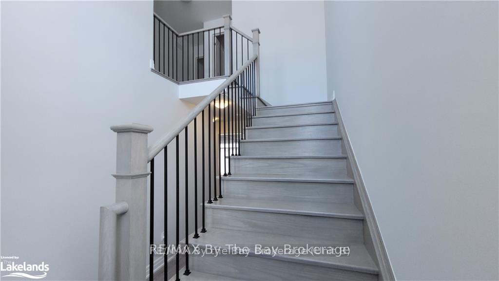 Photo 10 of 51 Federica Crescent, Wasaga Beach — HOMEH