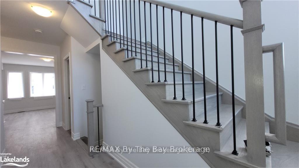 Photo 11 of 51 Federica Crescent, Wasaga Beach — HOMEH