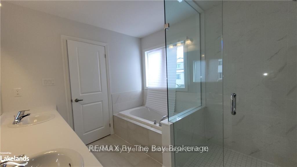 Photo 12 of 51 Federica Crescent, Wasaga Beach — HOMEH