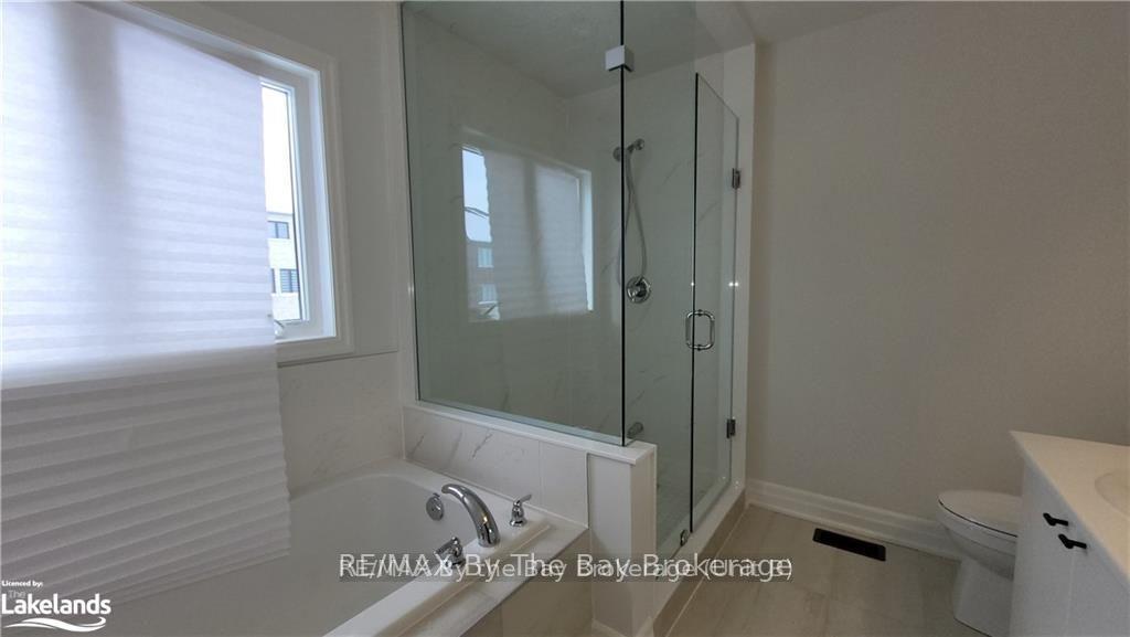 Photo 13 of 51 Federica Crescent, Wasaga Beach — HOMEH