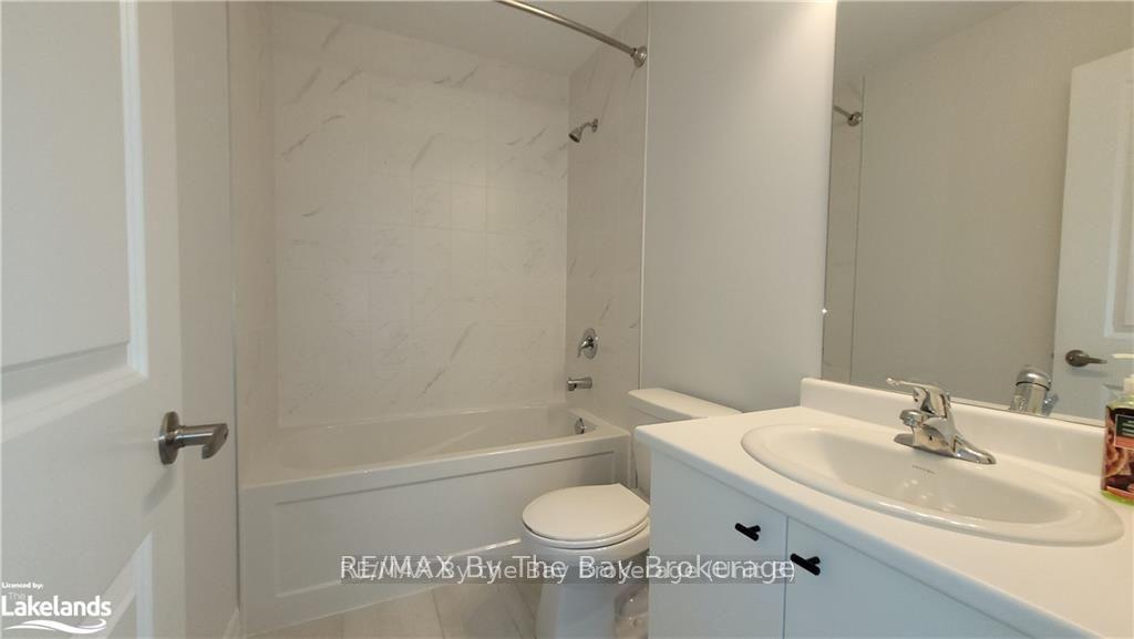 Photo 24 of 51 Federica Crescent, Wasaga Beach — HOMEH