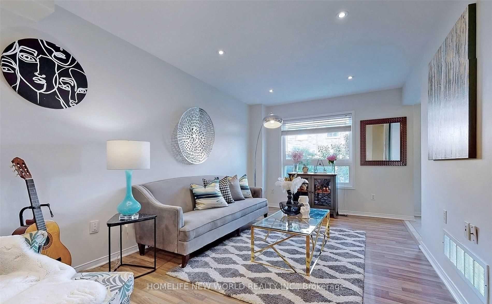 Photo 3 of 56 Collis Drive, Aurora, Bayview Northeast — HOMEH