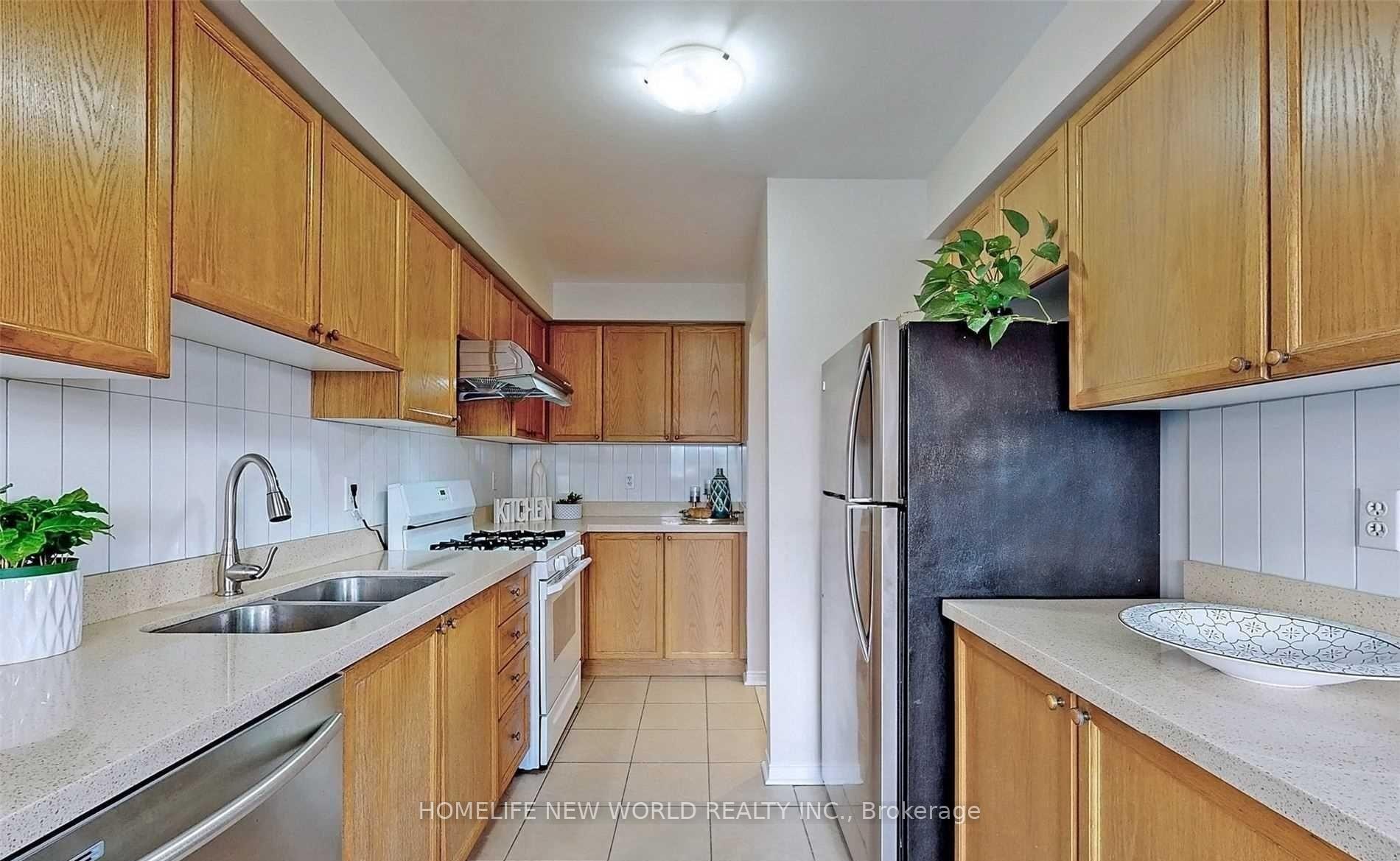 Photo 4 of 56 Collis Drive, Aurora, Bayview Northeast — HOMEH