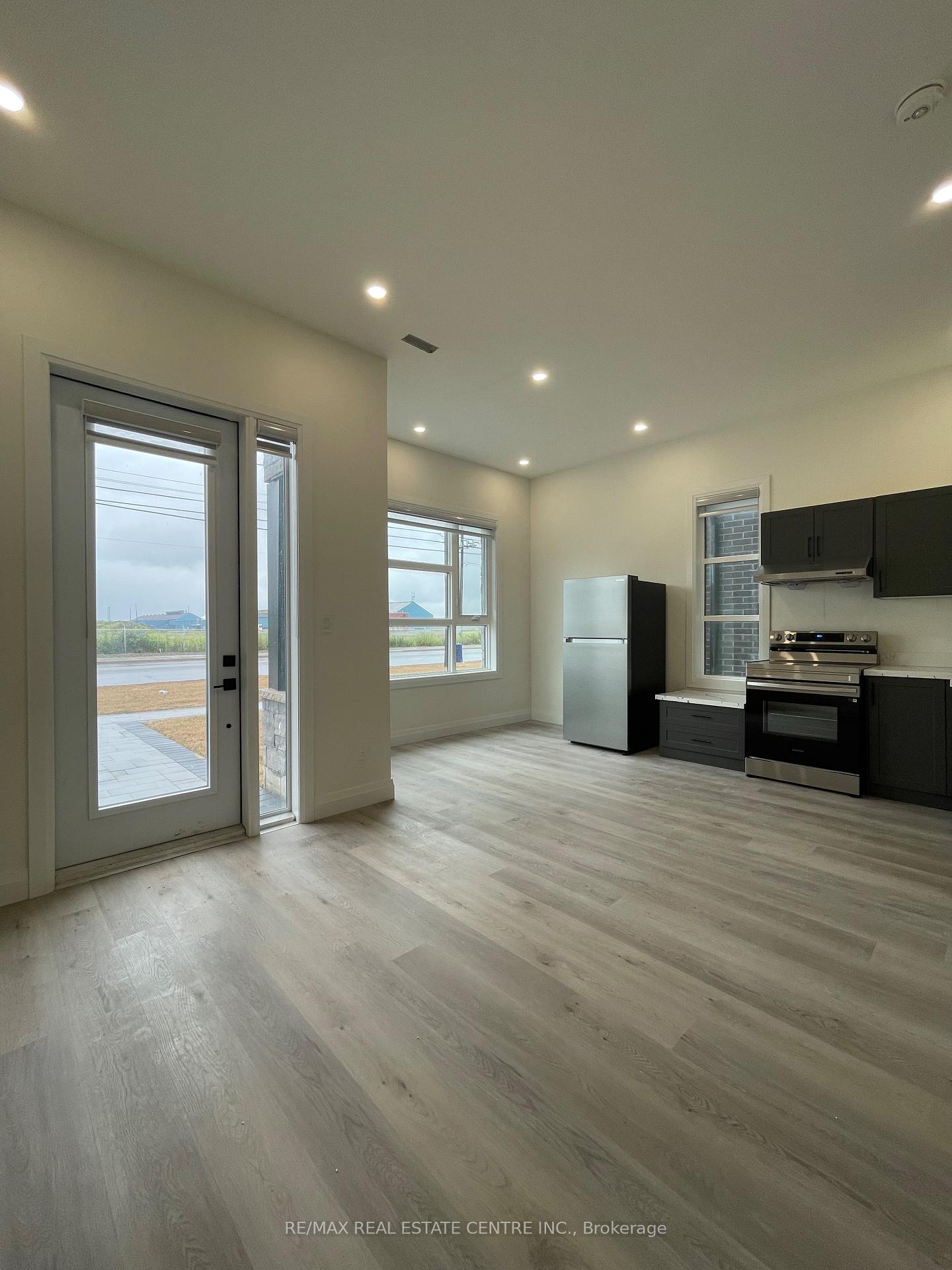 Photo 4 of Unit 2, 63 Warren Trail, Welland, Lincoln/Crowland — HOMEH